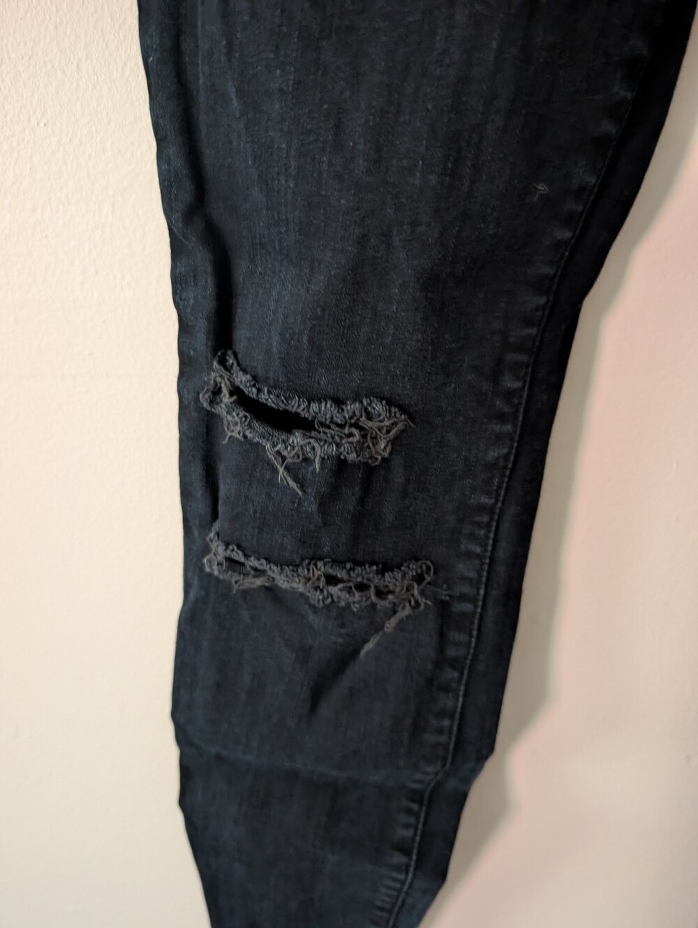 J Brand Black Denim Mid Rise Distressed Cropped Skinny Jeans Size 26 - Picture 3 of 9
